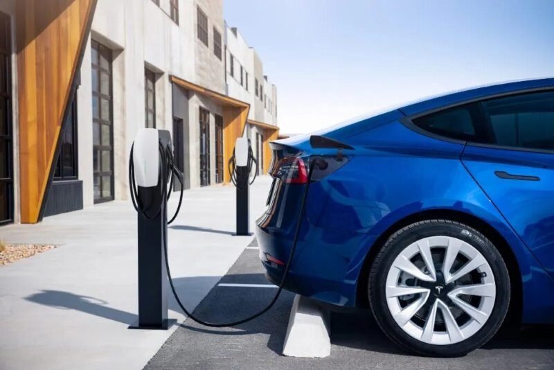 EV Charger at Hotel 800x534 Workplace Charging